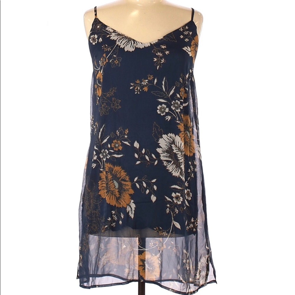 Kendall & Kylie floral navy v-neck short dress in size Medium